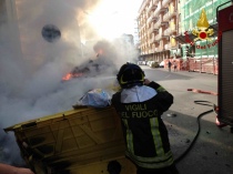 Cassonetti incendiati durante i festeggiamenti per la vittoria dell'Avellino in serie B